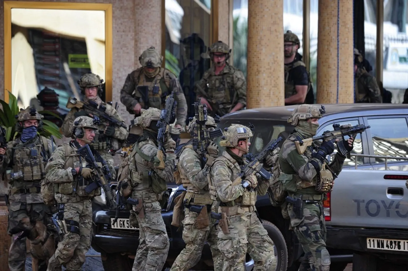 Atak islamistów na hotel w Burkina Faso. Wzięli zakładników, szturm był krwawy