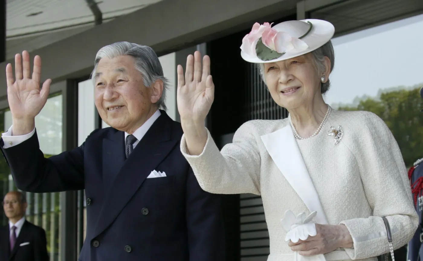 Cesarz Akihito i cesarzowa Michiko