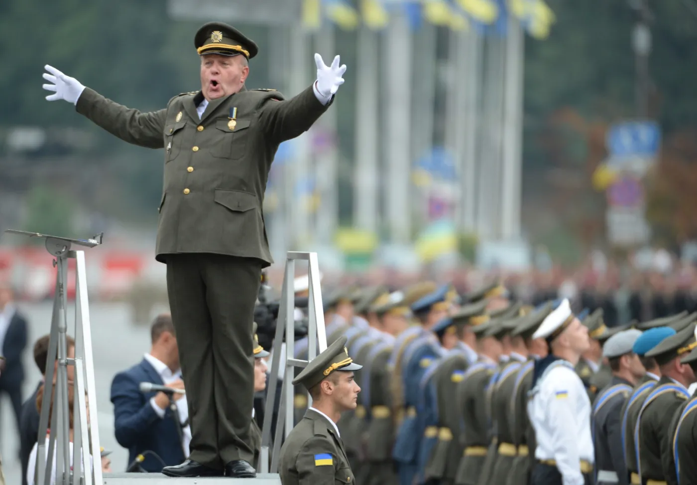 Czołgi, weterani z Donbasu, polscy żołnierze i prezydent Duda. Wielka parada w Kijowie