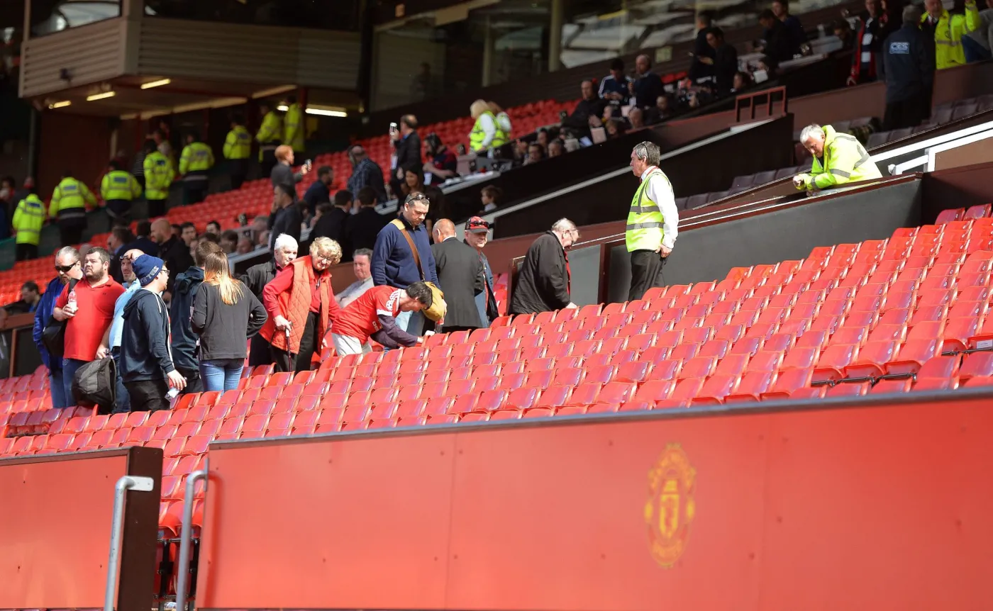 Kibice opuszczają Old Trafford