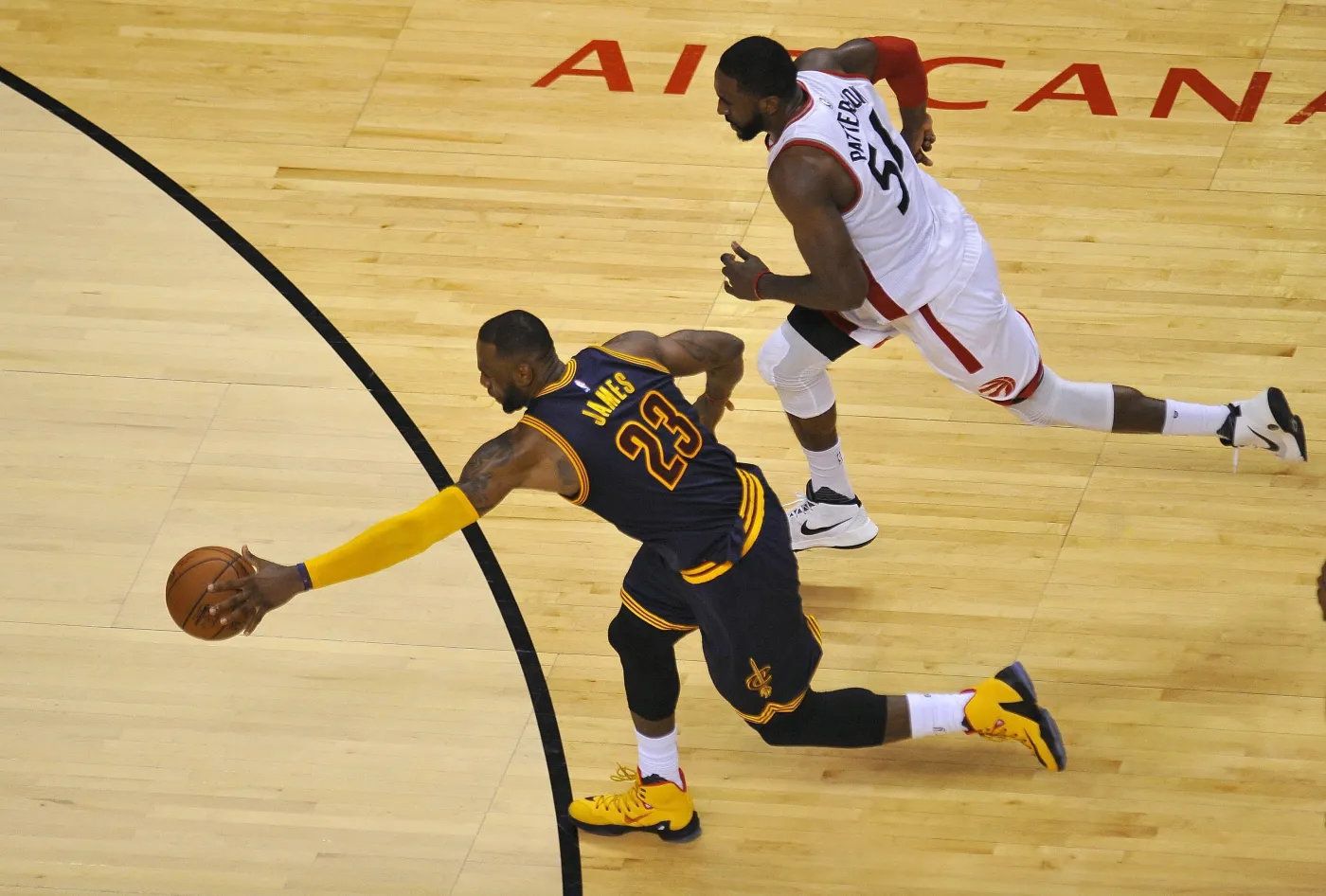 LeBron James i Patrick Patterson