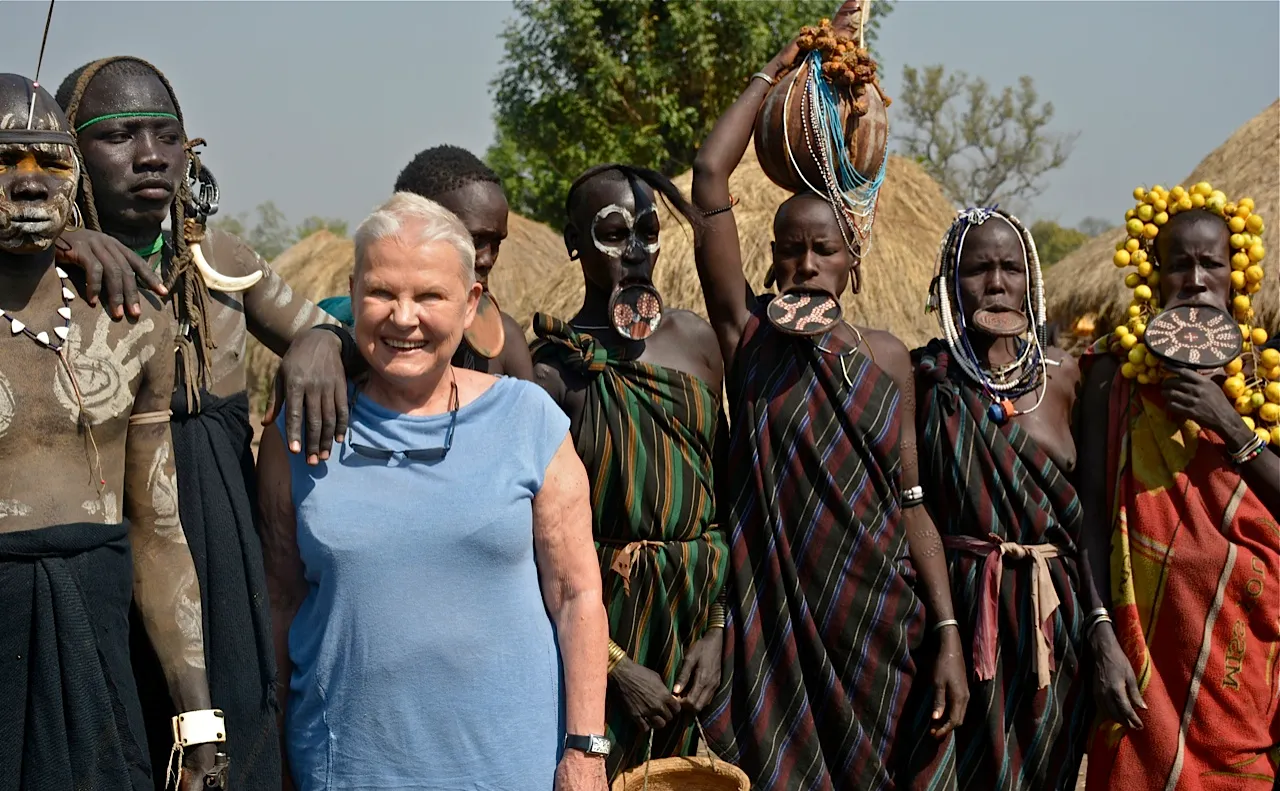 Elżbieta Dzikowska i plemię Mursi