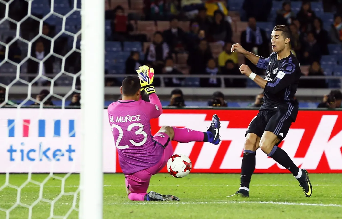 Cristiano Ronaldo i Moises Munoz