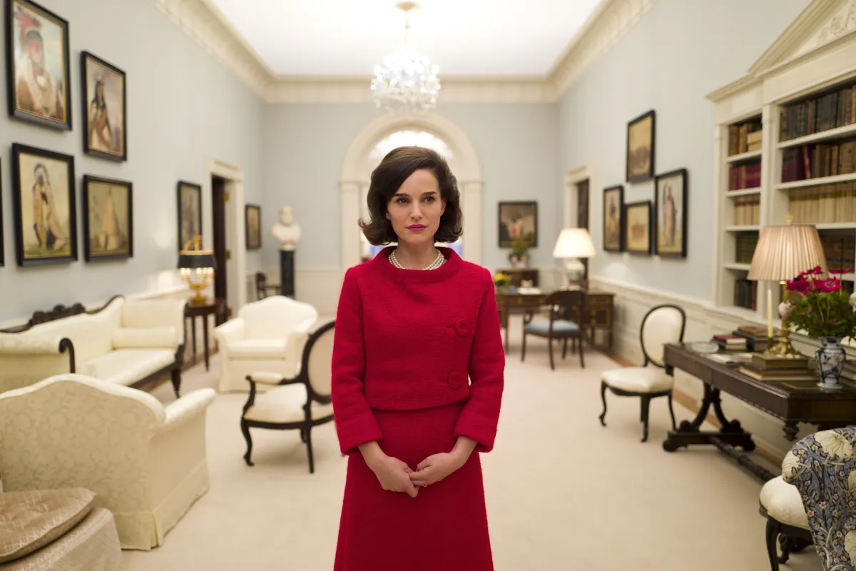 Natalie Portman jako Jackie Kennedy