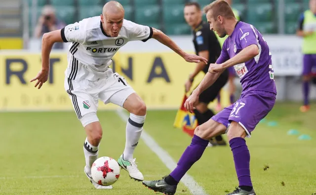 Ekstraklasa: Legia długo męczyła się z Sandecją, ale ostatecznie wygrała 2:0. Burdy na trybunach