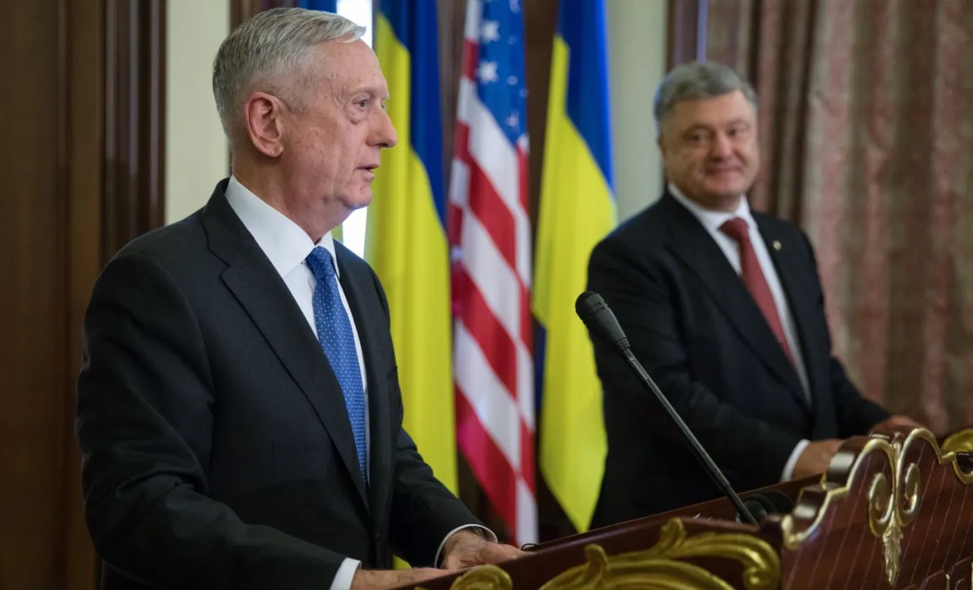 James Mattis i Petro Poroszenko