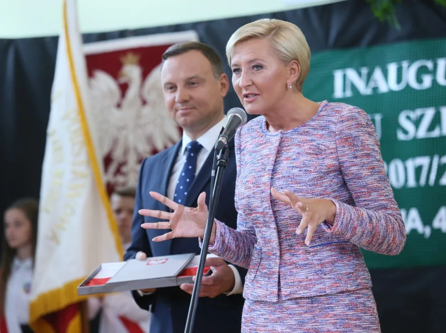 Tak grubo jeszcze nie było: makijażysta Agaty Dudy przesadził. FOTO