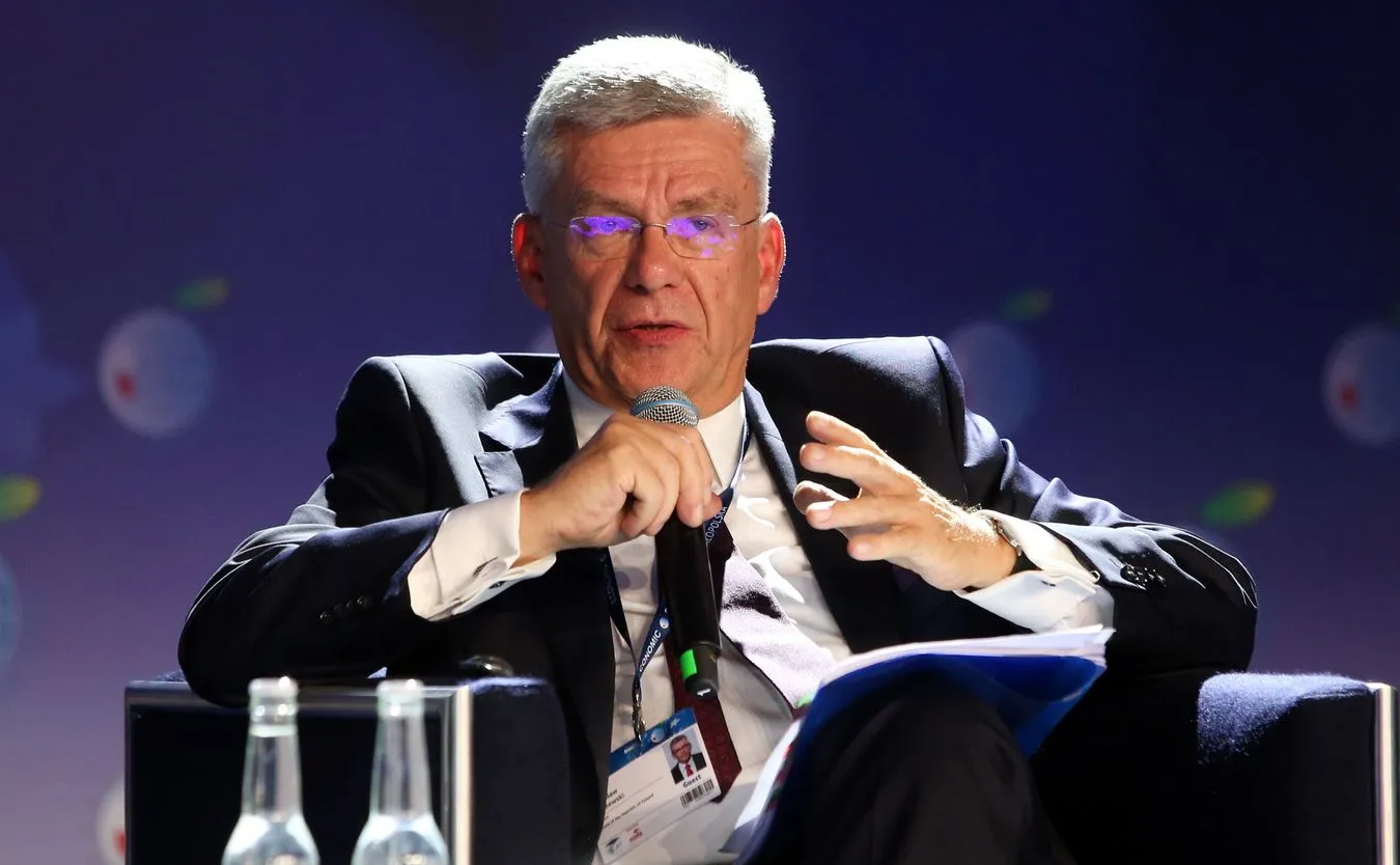 Marszałek Karczewski o kampanii PFN: Poczekajmy, aż ona się rozwinie