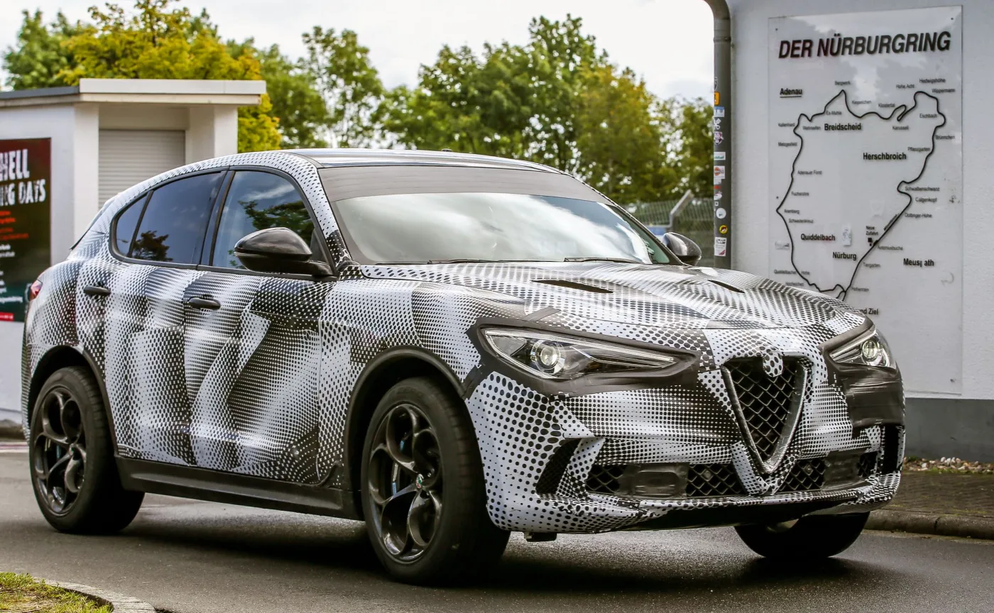 Zamontowany w Alfie Stelvio Quadrifoglio silnik V6 osiąga najlepszy w kategorii stosunek KM na litr