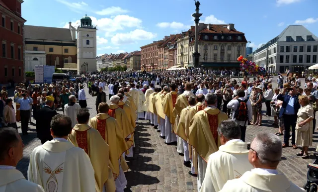 O. Gużyński: Głosy biskupów nie są słuchane. Głównym pasterzem został prezes PiS