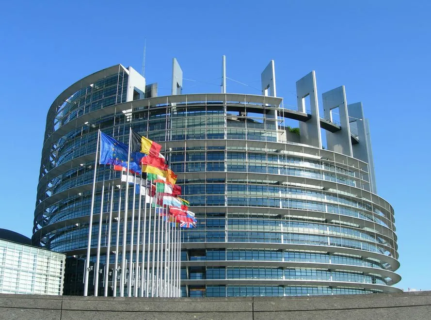 Europarlament przyjął "sześciopak". Wejdzie w życie jeszcze jesienią