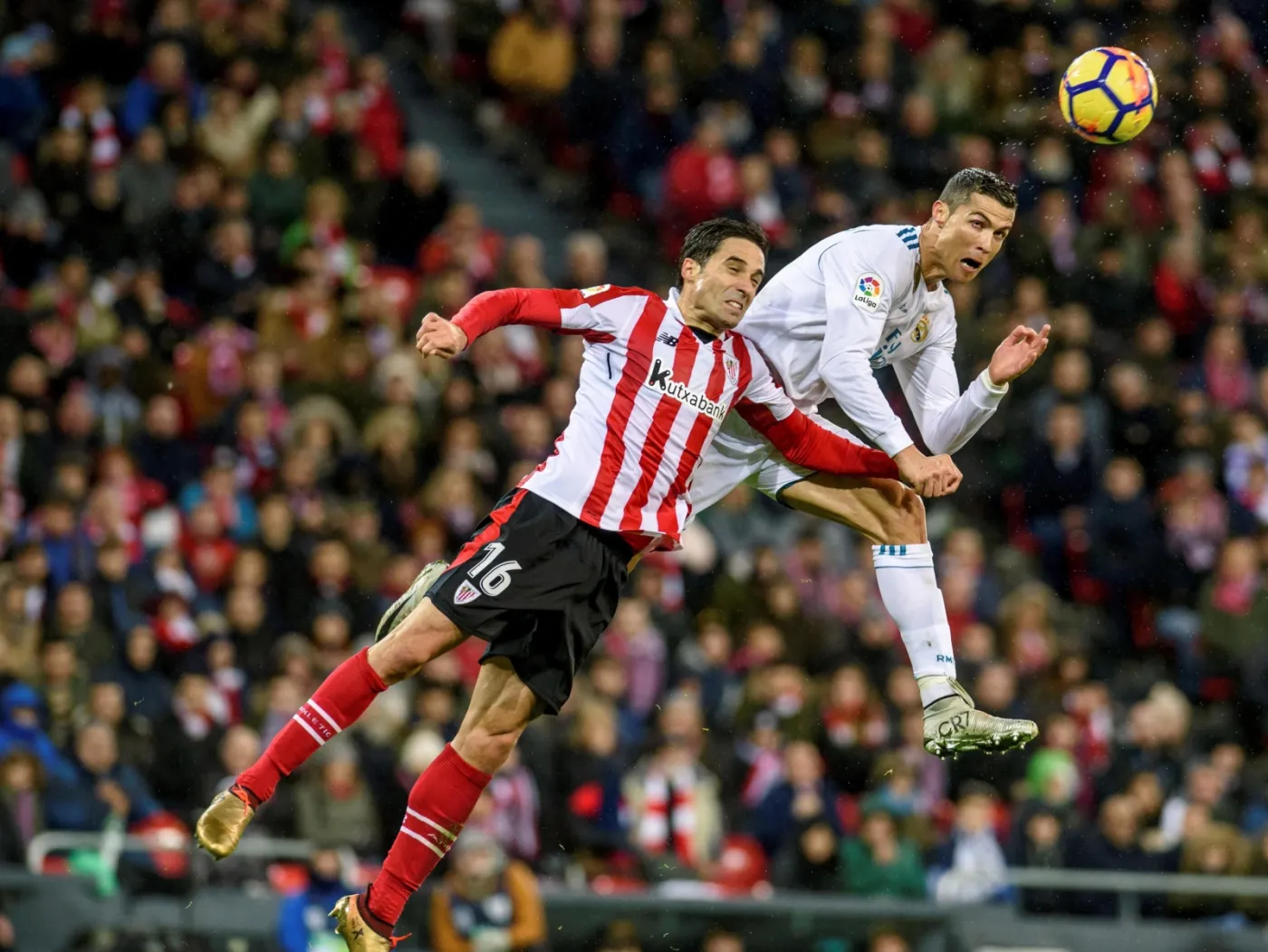 Liga hiszpańska: Real nie wykorzystał potknięcia Barcelony. Ramos wyrzucony z boiska [WIDEO]