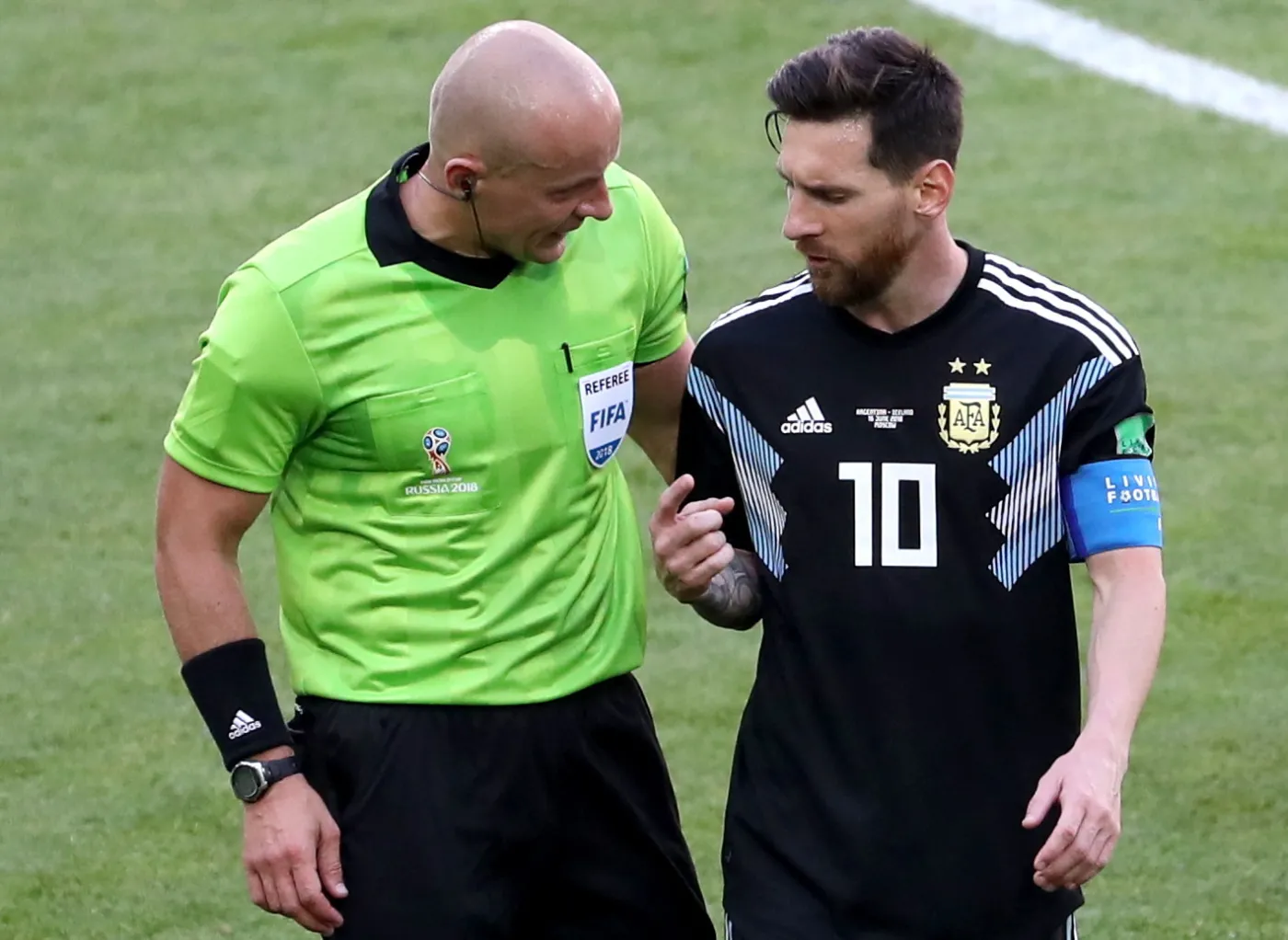 Lionel Messi i Szymon Marciniak