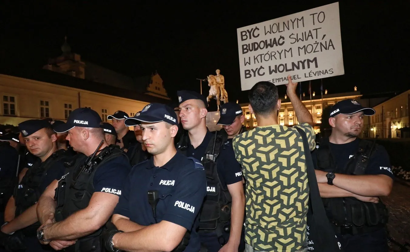 Policja przed Pałacem Prezydenckim