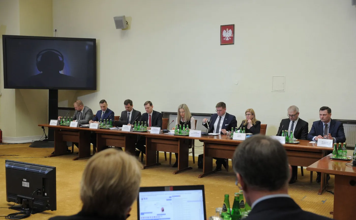 Konfrontacja świadków przed komisją ds. Amber Gold. Wicedyrektor delegatury ABW kontra funkcjonariusz