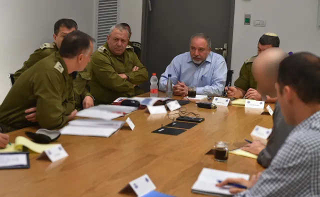 Minister obrony Izraela odchodzi z rządu. To protest przeciw ugodzie z Hamasem