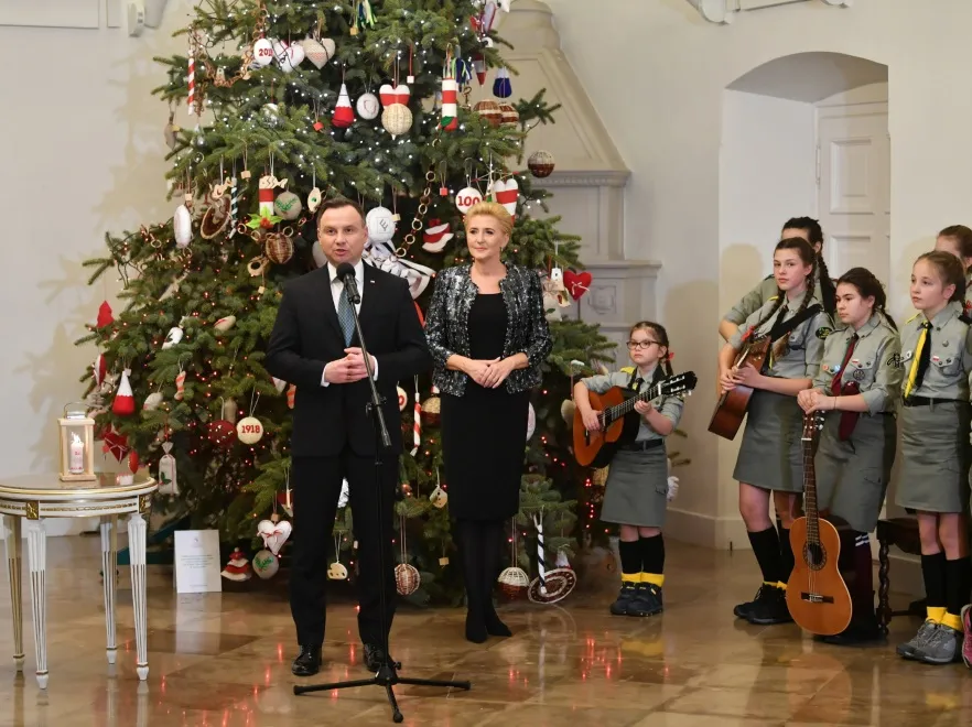Koniec zimnej platyny! Agata Duda ma nowy kolor włosów. FOTO