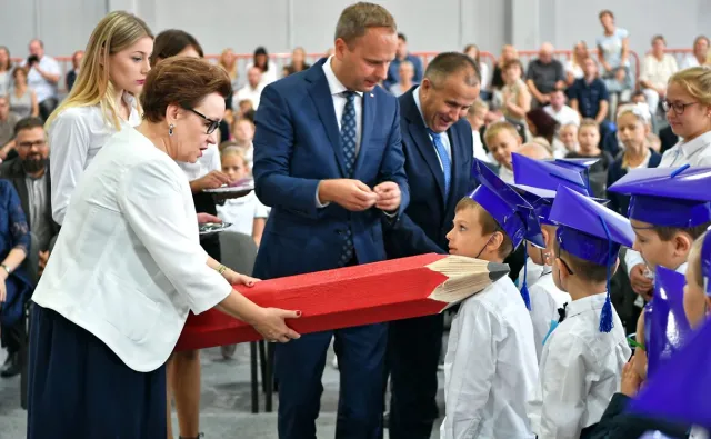 Była działaczka UW Anna Zalewska, stała się wzorem oddania [FELIETON]