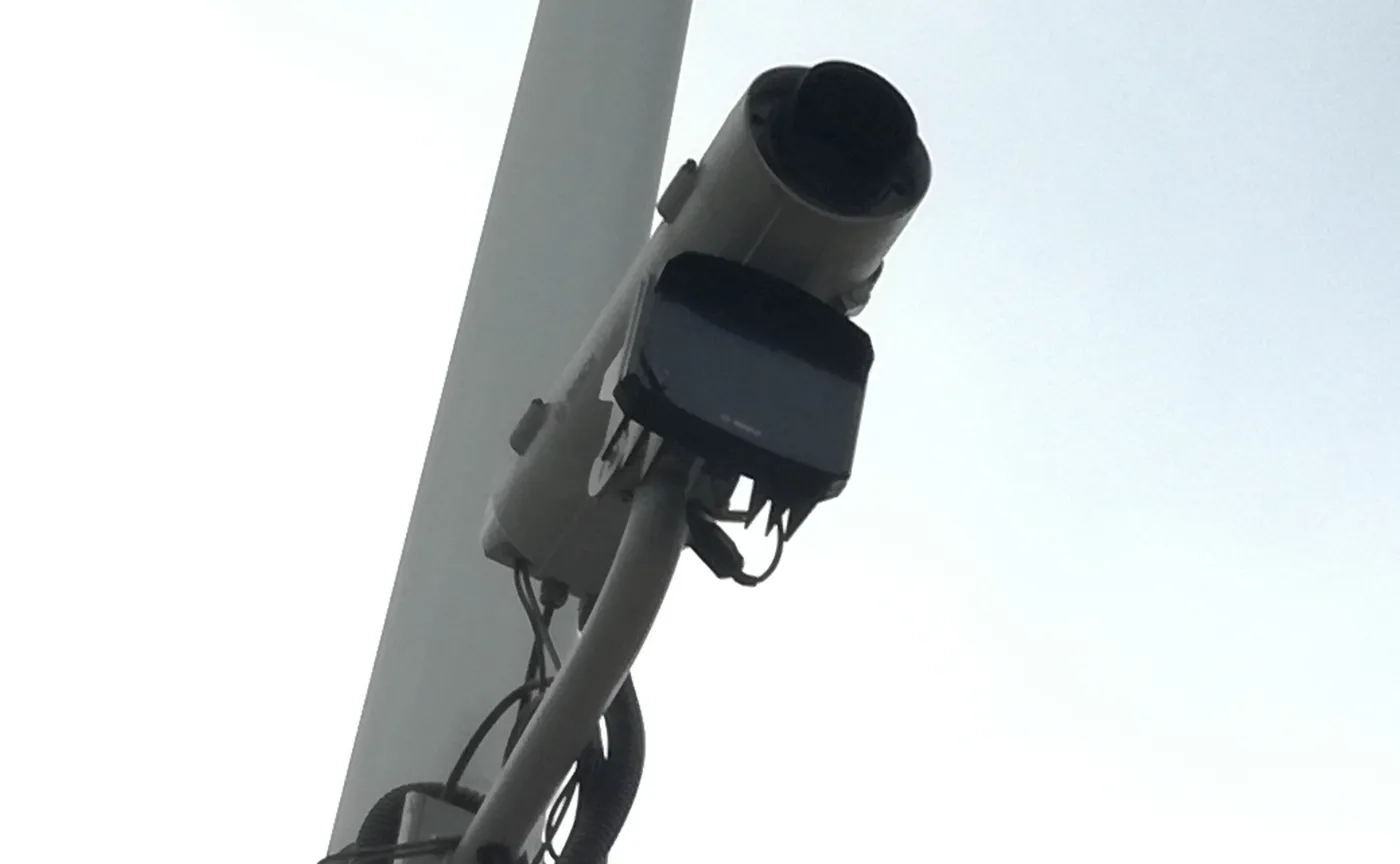 Urządzenie sfotografuje tylną tablicę rejestracyjną. To szczególnie istotne w przypadku motocykli, których numery są mocowane właśnie z tyłu