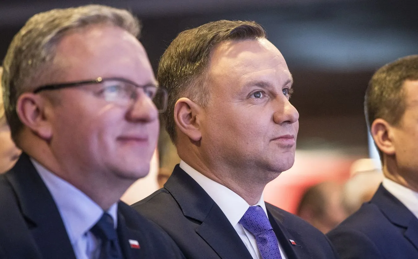 Dlaczego Andrzej Duda stał przy biurku w Gabinecie Owalnym? Prezydent tłumaczy to teraz w wywiadzie
