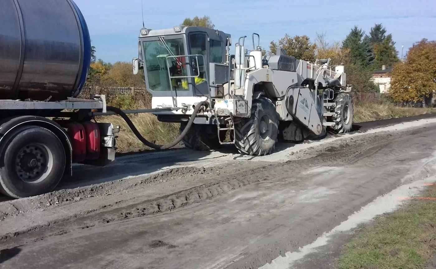 Testują nową i tańszą metodę budowy dróg. "Koszty prac są dwukrotnie niższe"