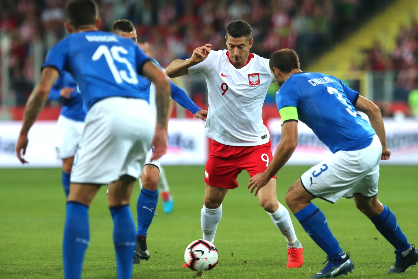 Robert Lewandowski (w białej koszulce)