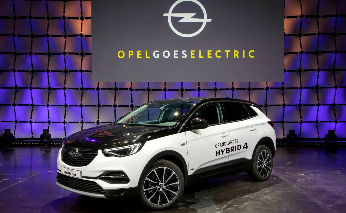 Opel Grandland X Hybrid4 