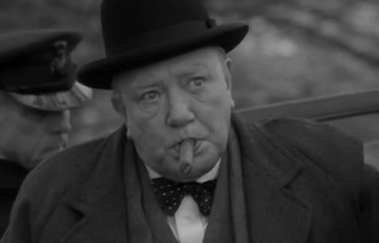 Albert Finney jako Winstom Churchill