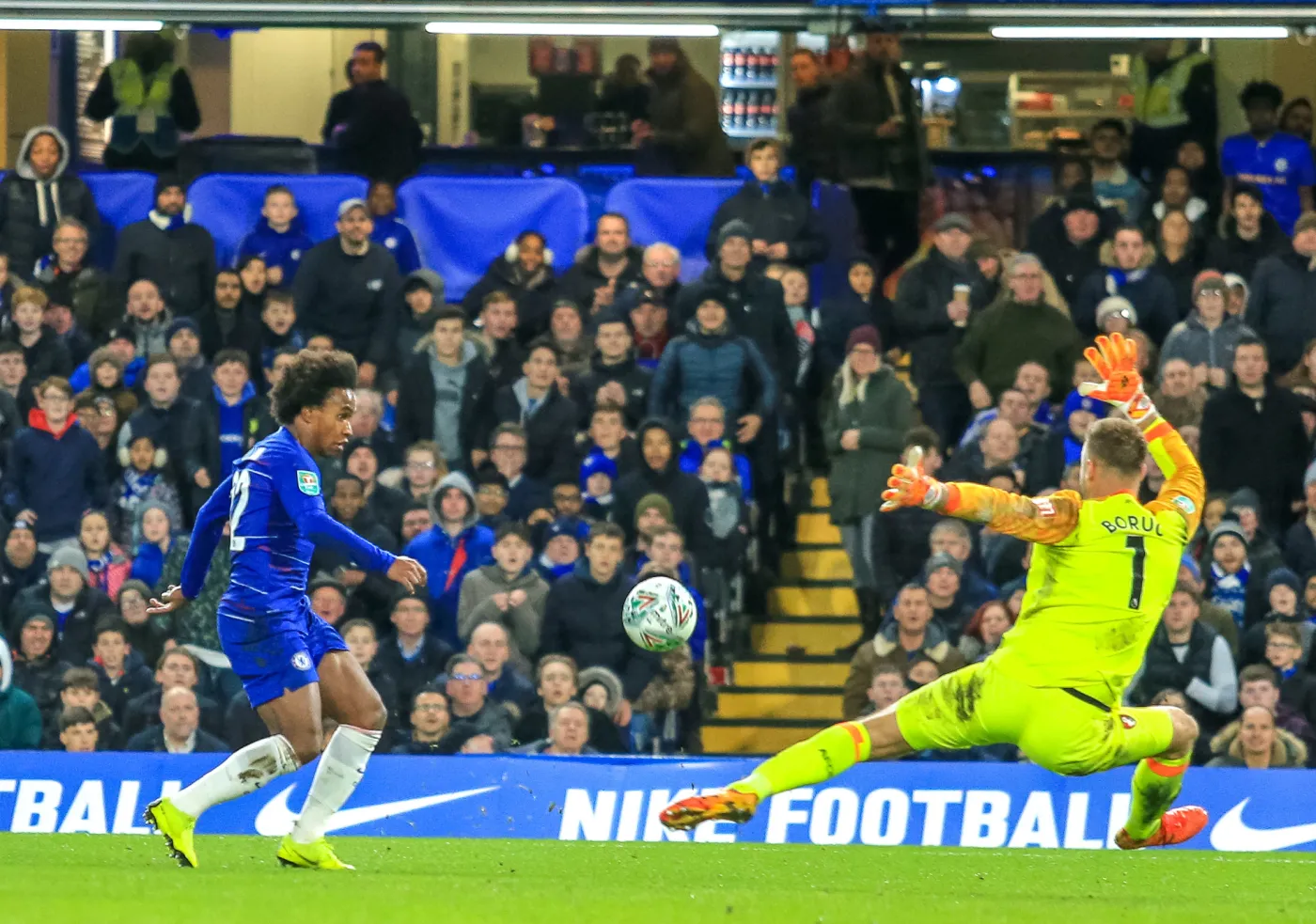 Liga angielska: Boruc dał sie pokonać tylko z karnego. Kane wrócił i strzelił gola, ale Tottenham przegrał