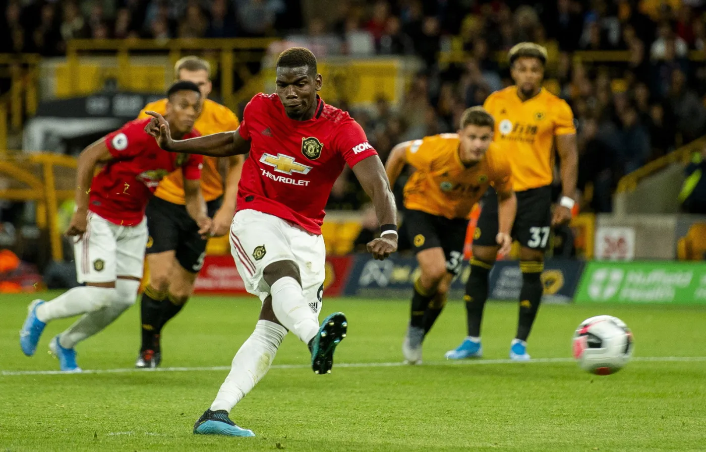Rasistowskie ataki na Paula Pogbę, po tym jak nie strzelił karnego dla Manchesteru United [WIDEO]