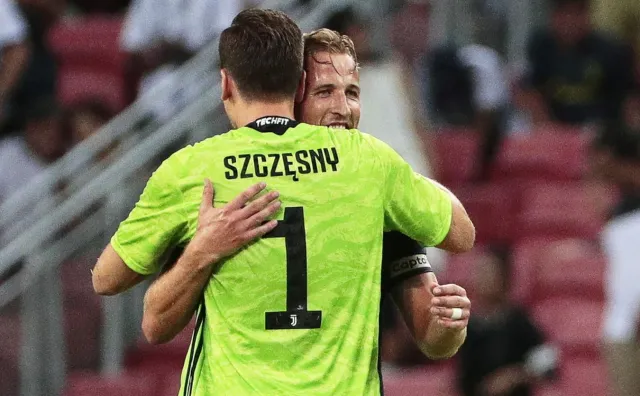 Harry Kane przelobował Wojciecha Szczęsnego strzałem... z połowy boiska [WIDEO]