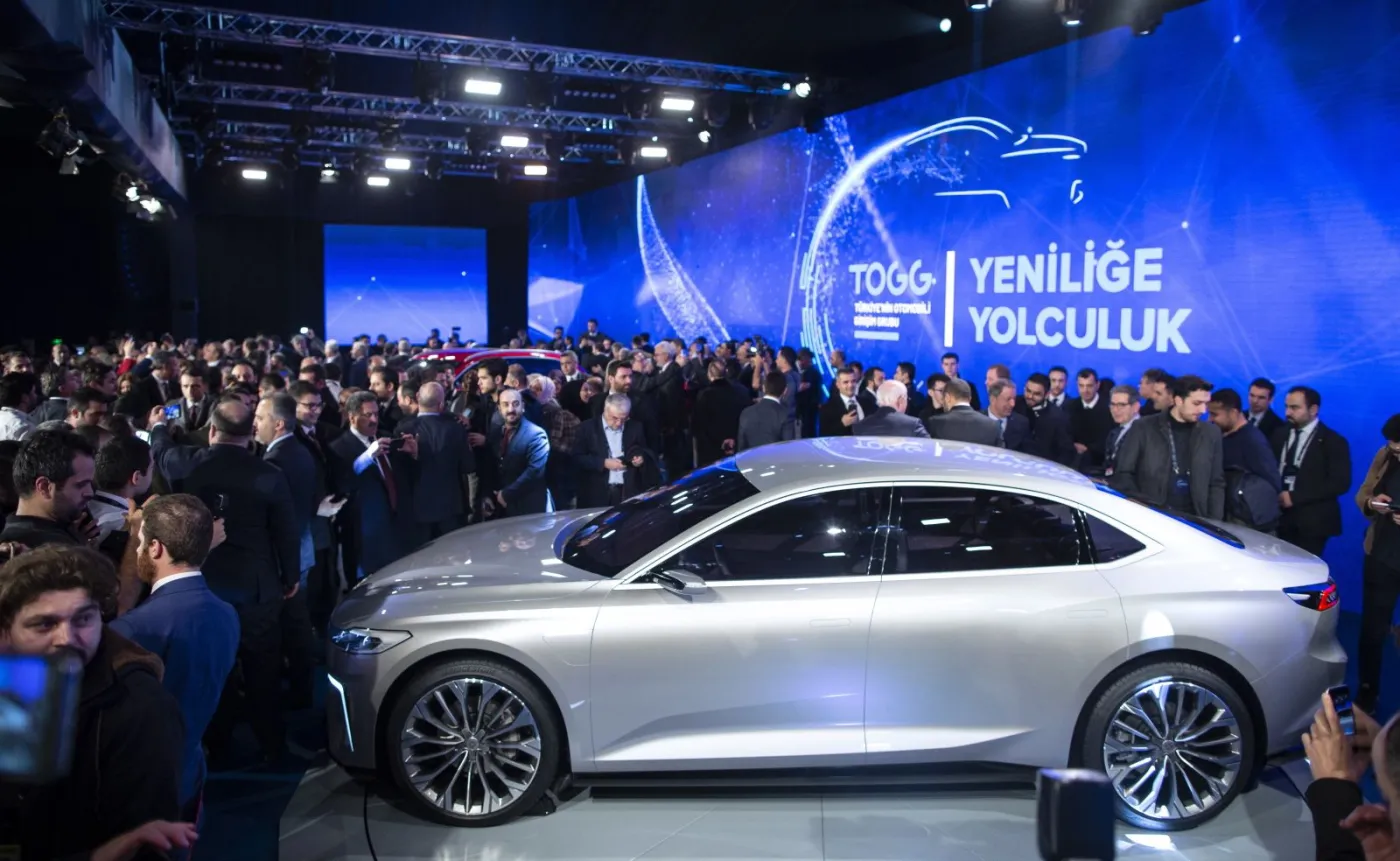 Elektryczny sedan 