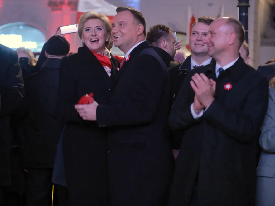 Lepsze wrogiem dobrego? Agata Duda niepotrzebnie przebierała się na popołudniową część obchodów 11 XI. FOTO