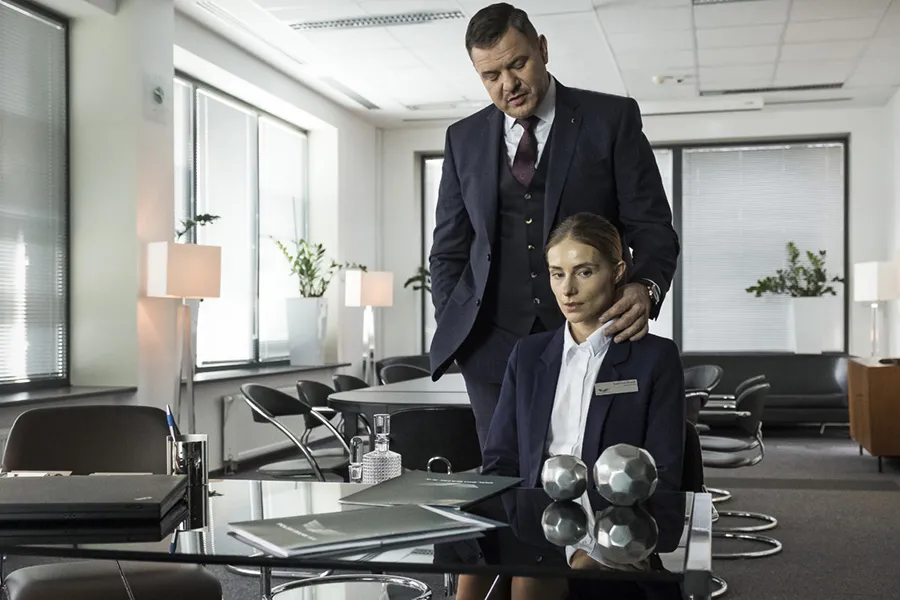 "Banksterzy", czyli film o pożyczkach w CHF. Karolak, Kożuchowska, Królikowski w ZWIASTUNIE