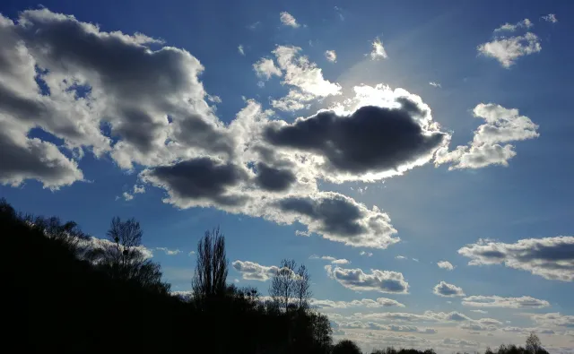 Spadek ciśnienia, mżawki, deszcz ze śniegiem [PROGNOZA POGODY]