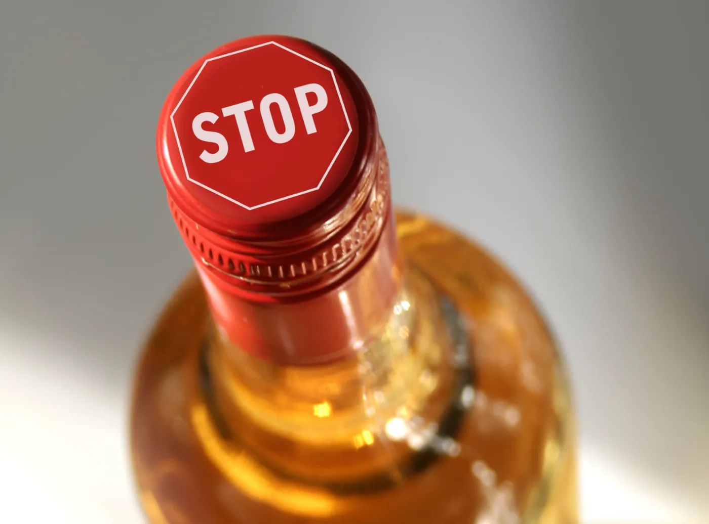 alkohol wódka alkoholizm butelka