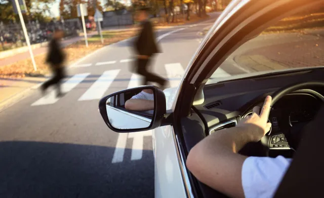 W kraju nad Wisłą więzienia są dla amatorów i partaczy, zawodowcy kupują sobie auto [FELIETON]