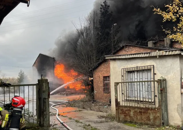 Kędzierzyn-Koźle. Ugaszono pożar nielegalnego składowiska chemikaliów