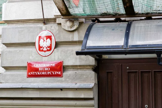 Polacy nie chcą likwidacji CBA i IPN. Co z atomem i CPK? SONDAŻ