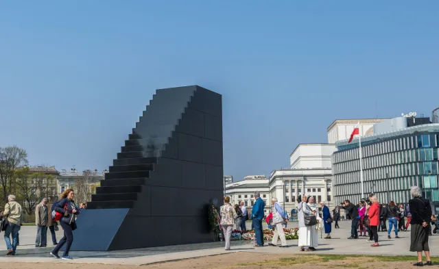 Kancelaria premiera nie porzuciła planu wylotu do Smoleńska. "Rząd uprawia hazard"