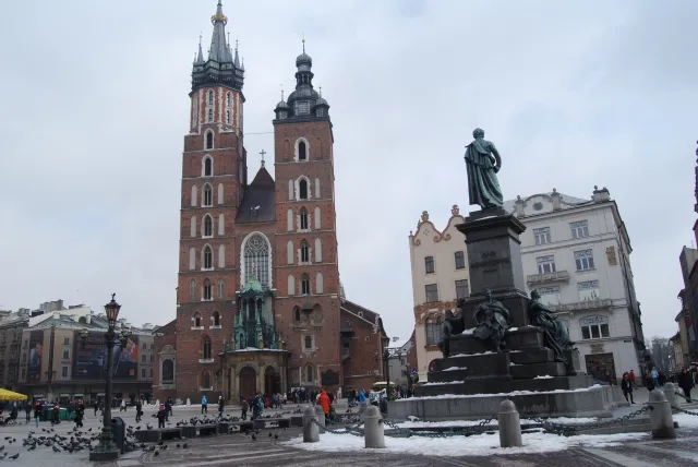 Hymn Ukrainy rozbrzmiał z wieży mariackiej w Krakowie