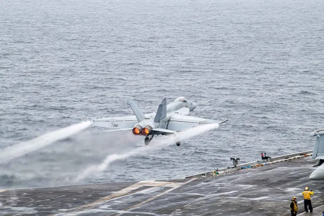 Wyczyn kobiety-pilot z US Navy. Dokonała tego jako pierwsza w historii USA
