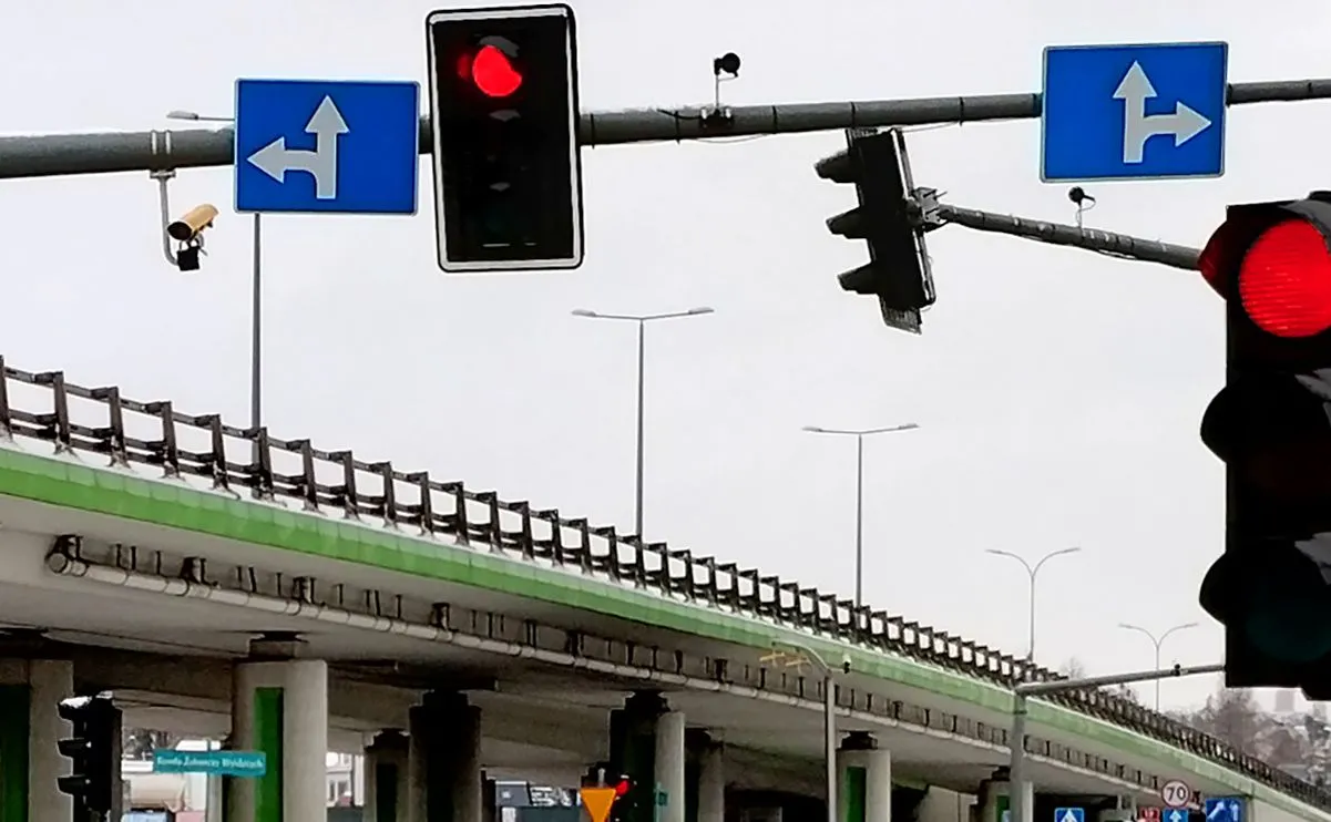 Posypią się mandaty. Będą nowe systemy na skrzyżowaniach i przejazdach kolejowych [MIEJSCA]