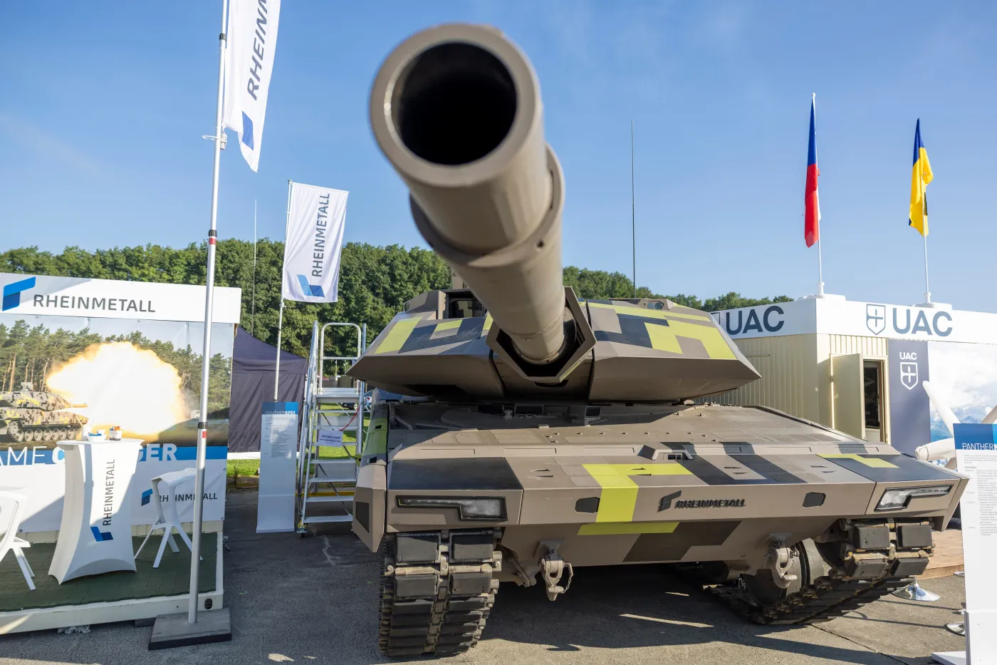 UE ma się zbroić i nadal nabijać kabzę USA. Ujawnili pismo Pentagonu