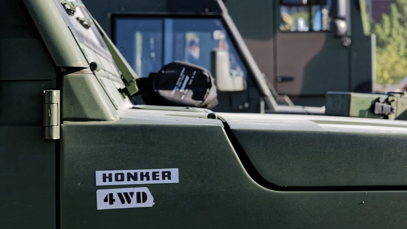 Wojsko wyprzedaje kultowe terenówki i sprzęt! Honkery od 11 tys. zł