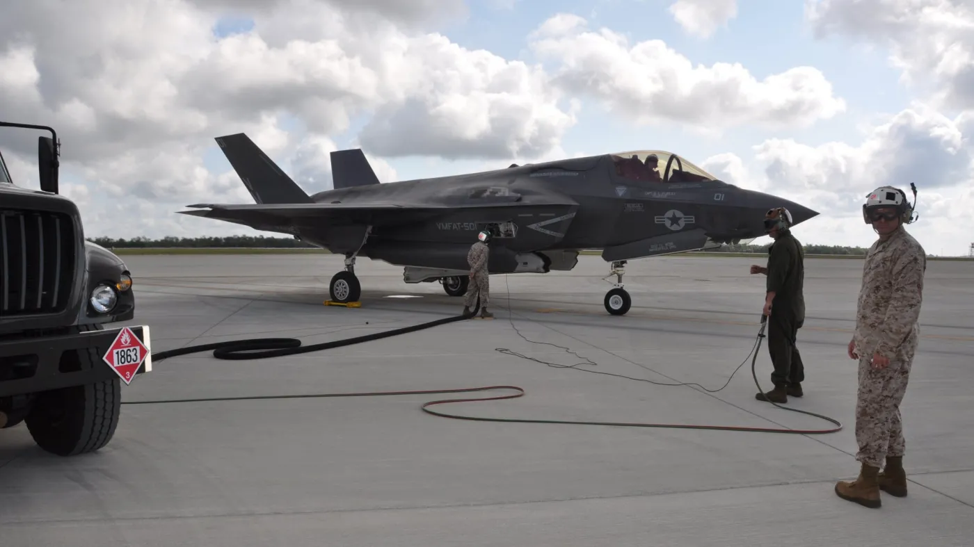 F-35B podczas tankowania