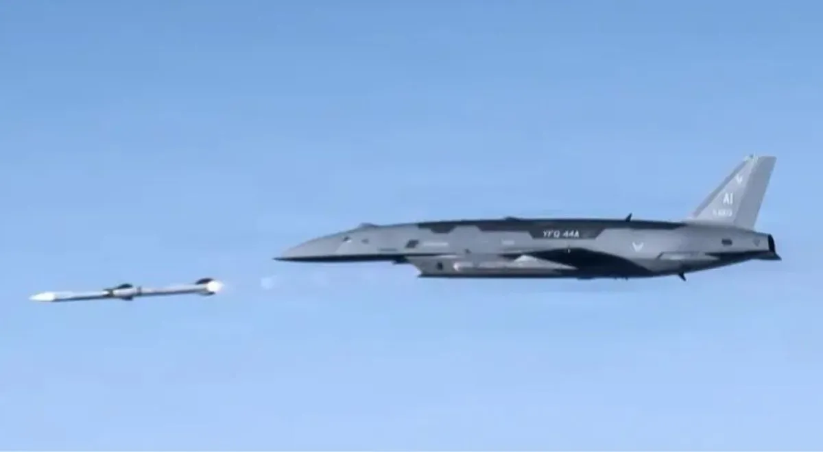 Dron YFQ-44A Fury podczas testu