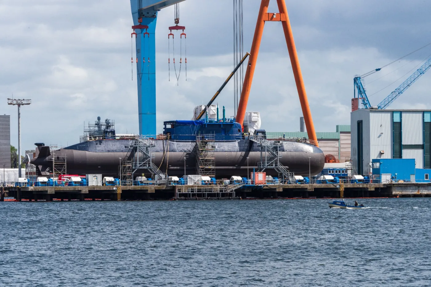 INS Drakon w kilońskiej stoczni