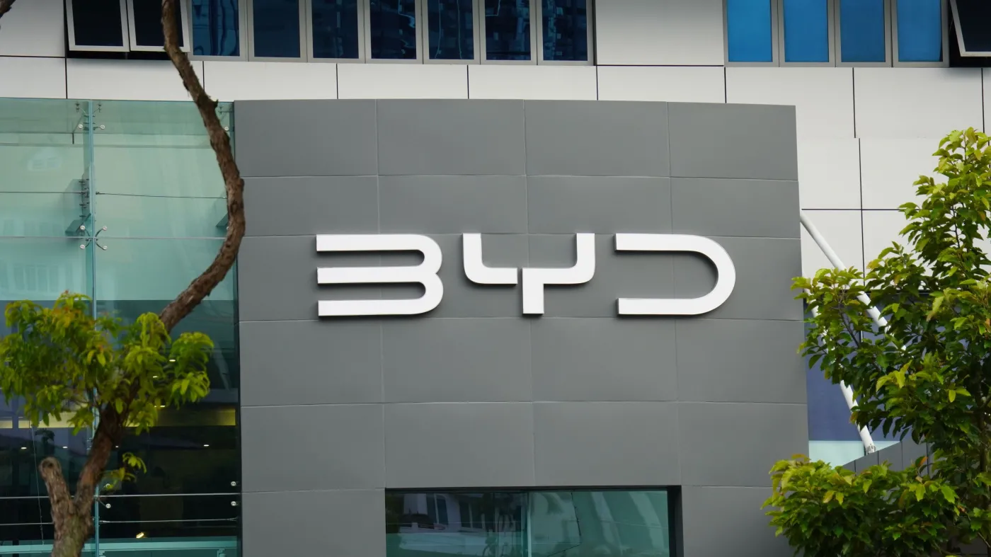 Idą trudne czasy dla Chińczyków? Firma Warrena Buffetta wycofuje się z chińskiego BYD