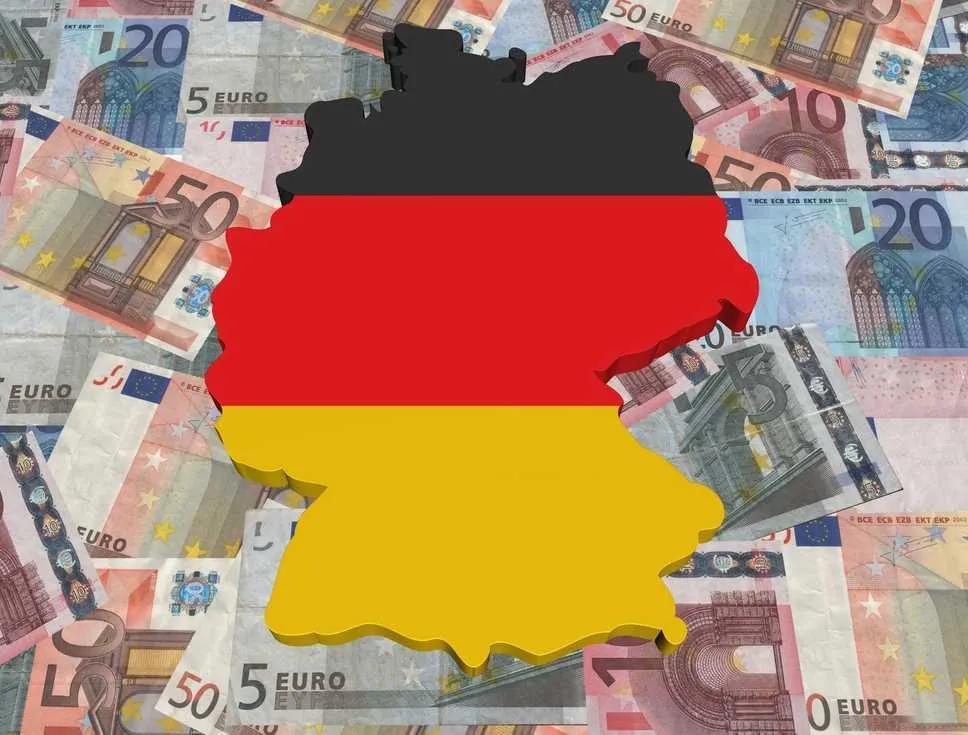 Mapa Niemiec na tle banknotów euro 